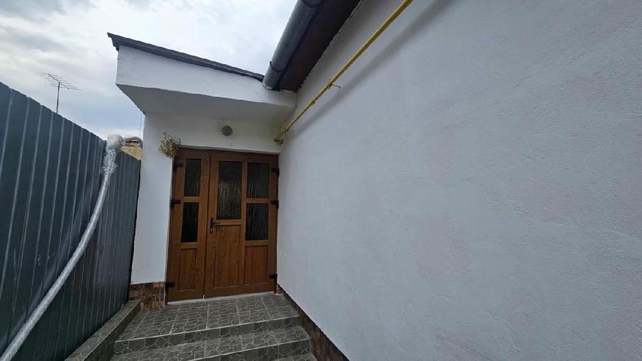 Casă individuală cu 3 camere cu Teren 130 Mp în Central