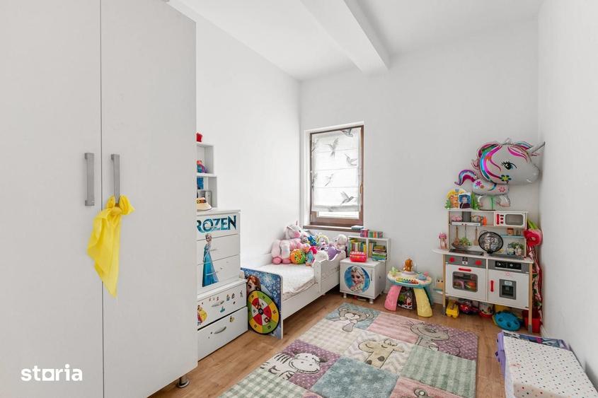 Casă cu 6 camere cu Teren 1000 Mp în Exterior Vest