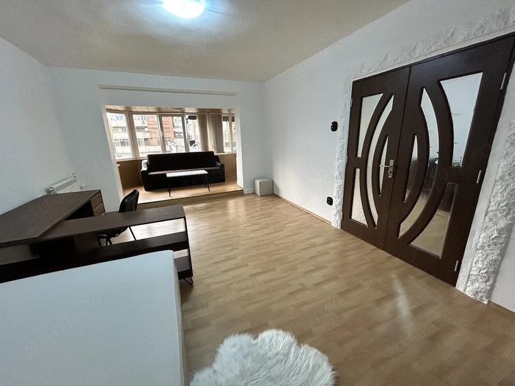 Inchiriez apartament cu 2 camere decomandat str Magheru etaj 1 - 1