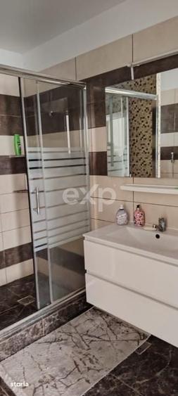 Casă cu 7 camere cu Teren 450 Mp în Central
