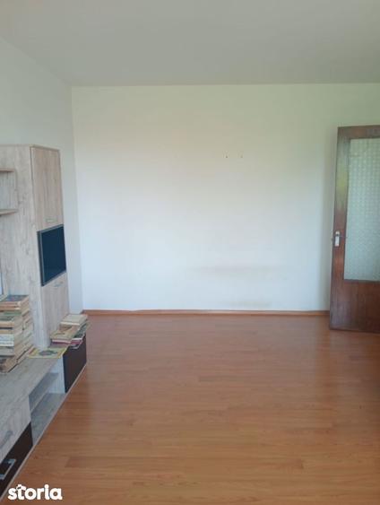 Apartament cu 3 camere decomandat, mobilat în Drumul Taberei