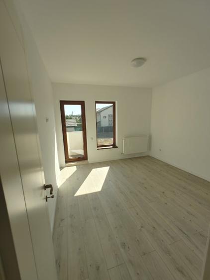Duplex cu 4 camere cu Canalizare în Bucov