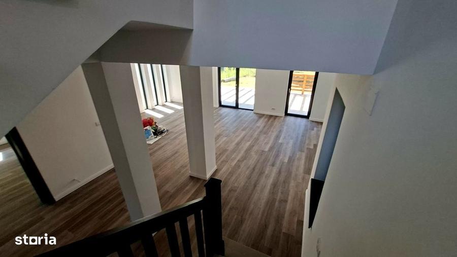Casă cu 4 camere în Bascov