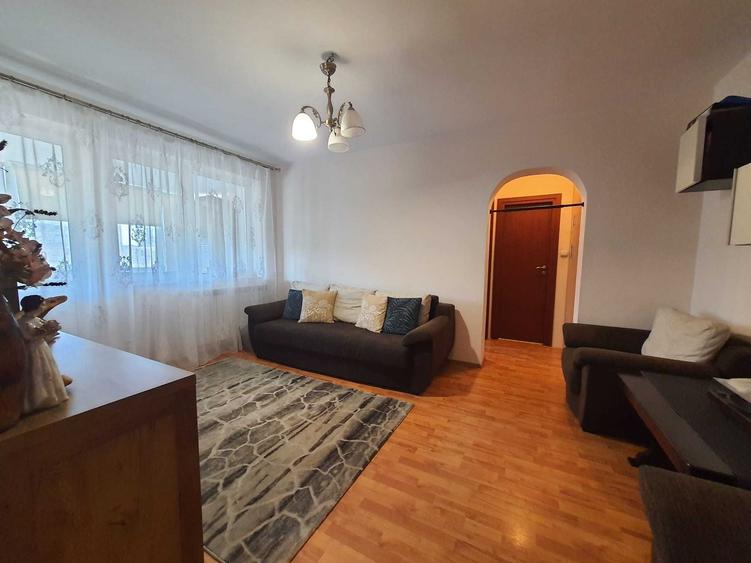 Apartament cu 2 camere semidecomandat în Tomis II