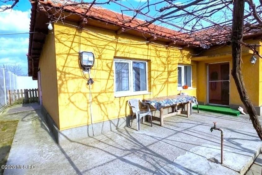 Duplex cu 3 camere cu Canalizare în 2 Mai
