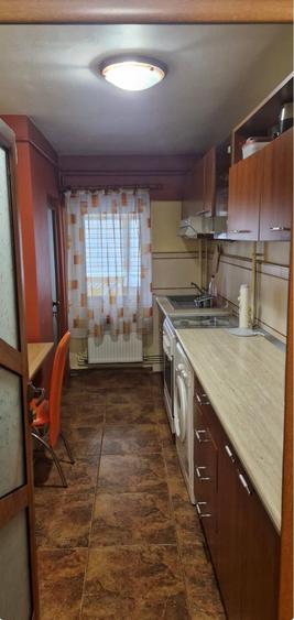 Apartament cu 2 camere decomandat în Hala Centrală