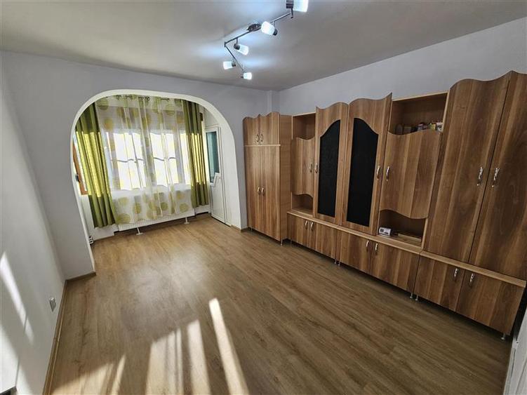 Apartament cu 2 camere decomandat în Micro I