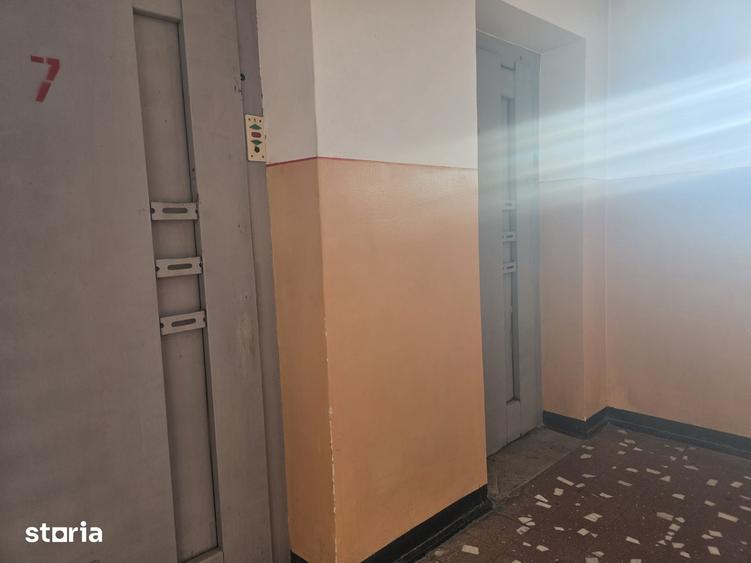 Apartament cu 2 camere decomandat în Tractorul