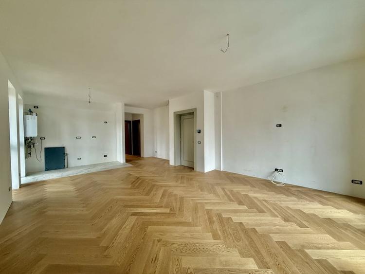 Apartament cu 3 camere decomandat în Furnica