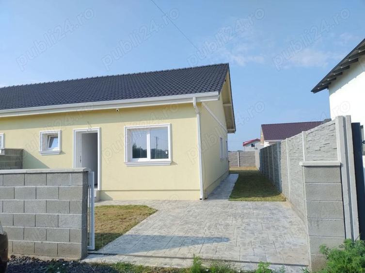 Casă cu 3 camere cu Teren 254 Mp în Bazoș