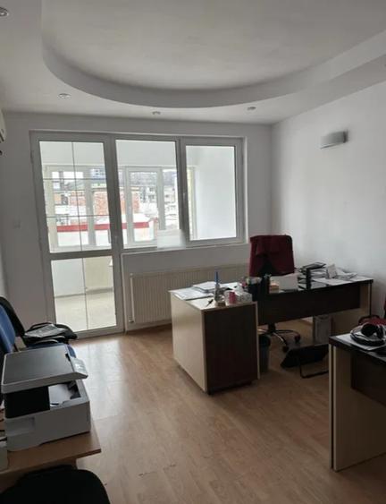 Casă individuală cu 7 camere cu Teren 365 Mp în Tineretului
