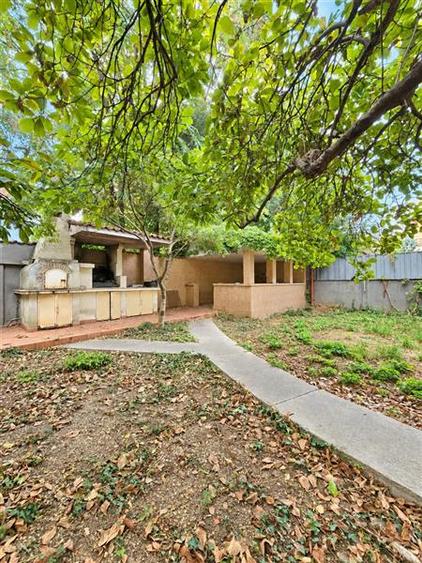 Casă individuală cu 8 camere cu Canalizare în Domenii