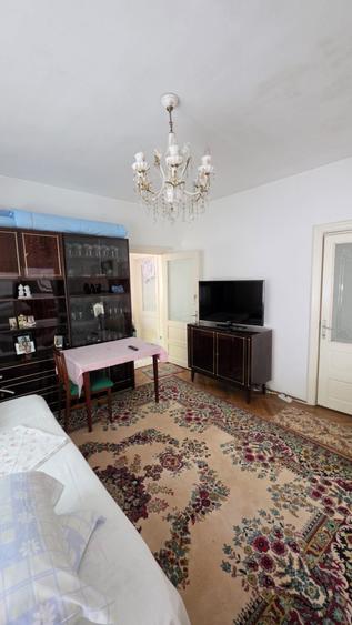Apartament cu 4 camere decomandat în Central