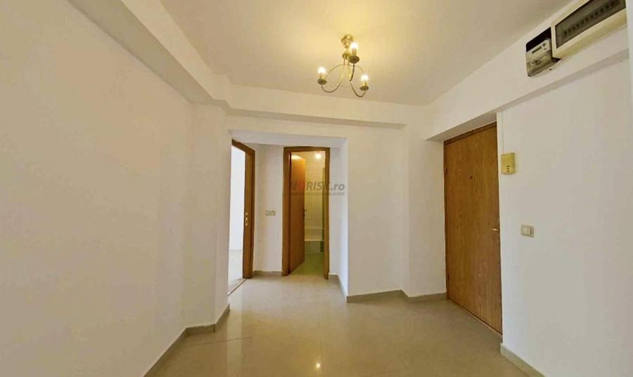 Apartament cu 4 camere semidecomandat în Lacul Tei