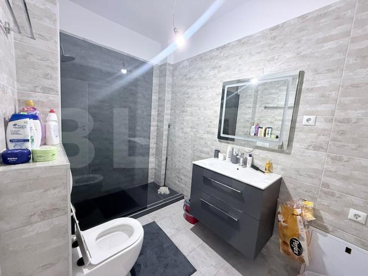 Apartament cu 3 camere semidecomandat, mobilat în Florești