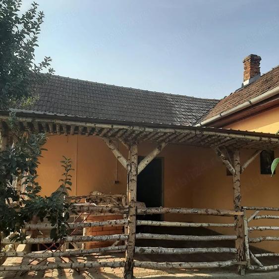 Casă cu Teren 8700 Mp în Căptălan