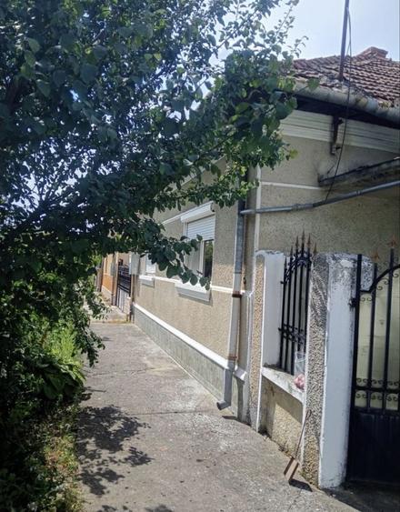 Casă cu 4 camere în Central