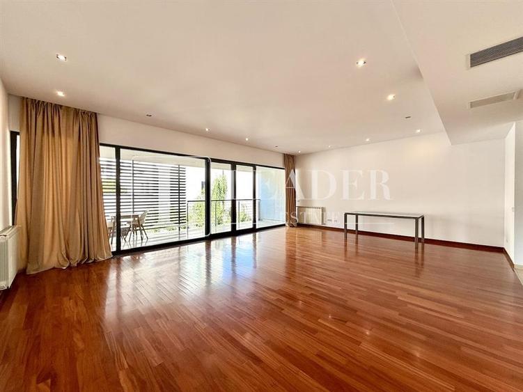 Apartament cu 4 camere decomandat, mobilat în Dorobanți