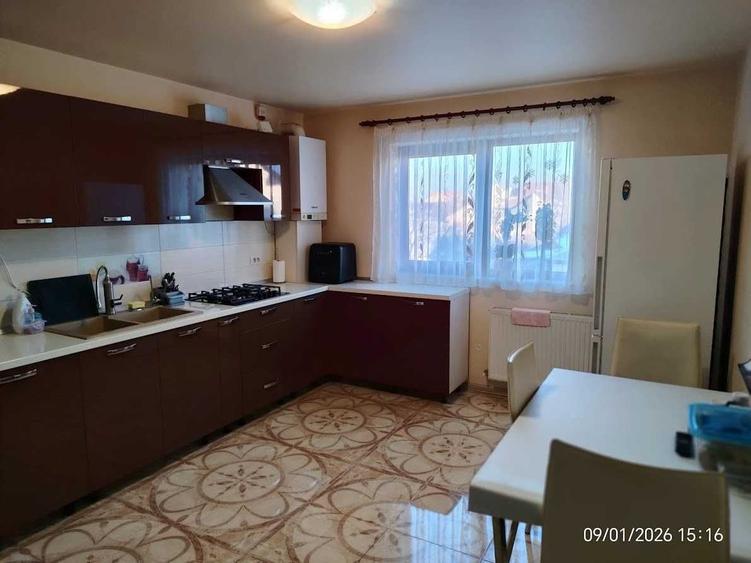 Casă cu 4 camere decomandat în Sfântu Ilie