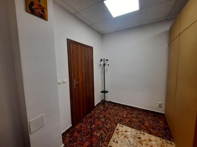 Birou, de 38 mp, în Central