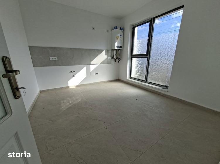 Casă cu 5 camere cu Teren 250 Mp în Micești