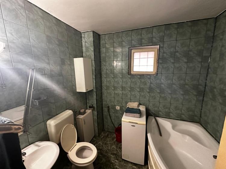Apartament cu 3 camere decomandat, mobilat în Calea București