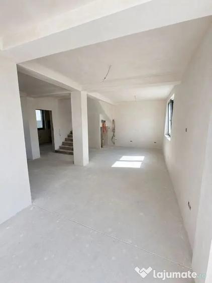 Casă cu 4 camere cu Teren 380 Mp în Central