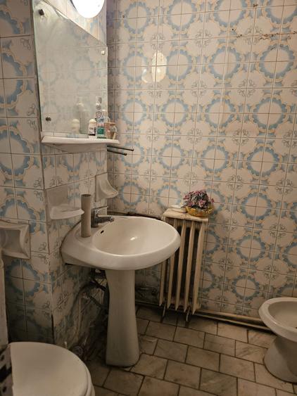 Apartament cu 3 camere semidecomandat în Circumvalațiunii