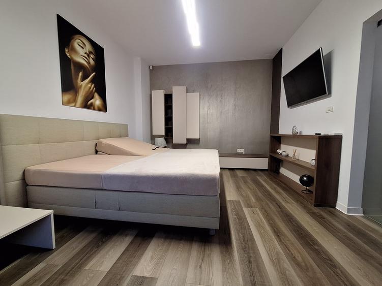 Apartament cu 3 camere decomandat, mobilat în Lipovei