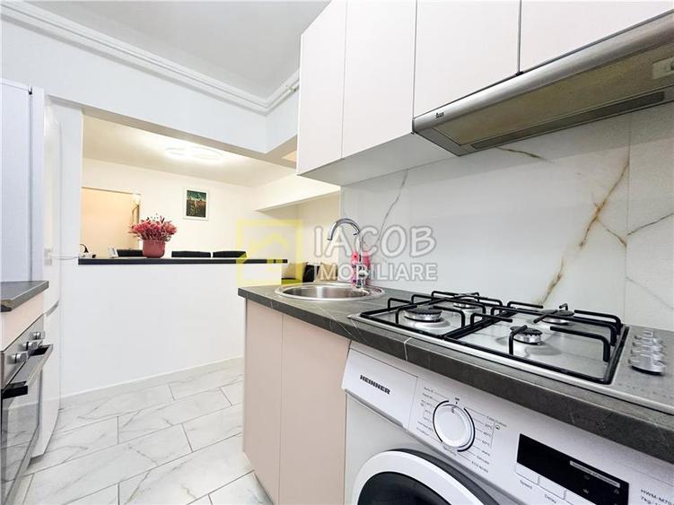 Apartament cu 3 camere semidecomandat în 9 Mai