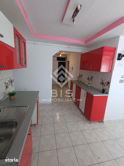 Apartament cu 3 camere decomandat, mobilat în Sud
