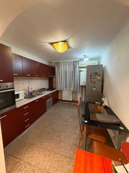 Apartament cu 3 camere decomandat în Popoveni