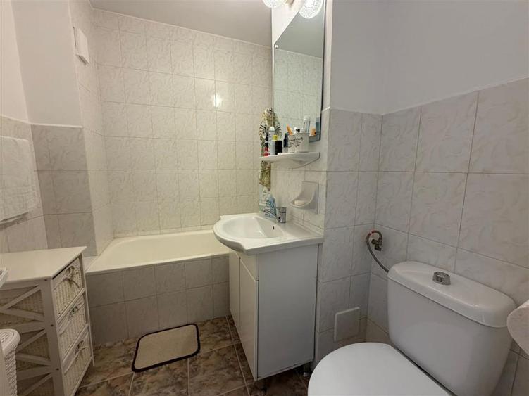 Apartament cu 3 camere decomandat în Dacia