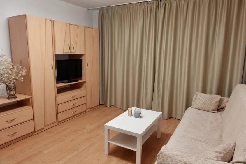 Apartament cu 3 camere semidecomandat în Nord