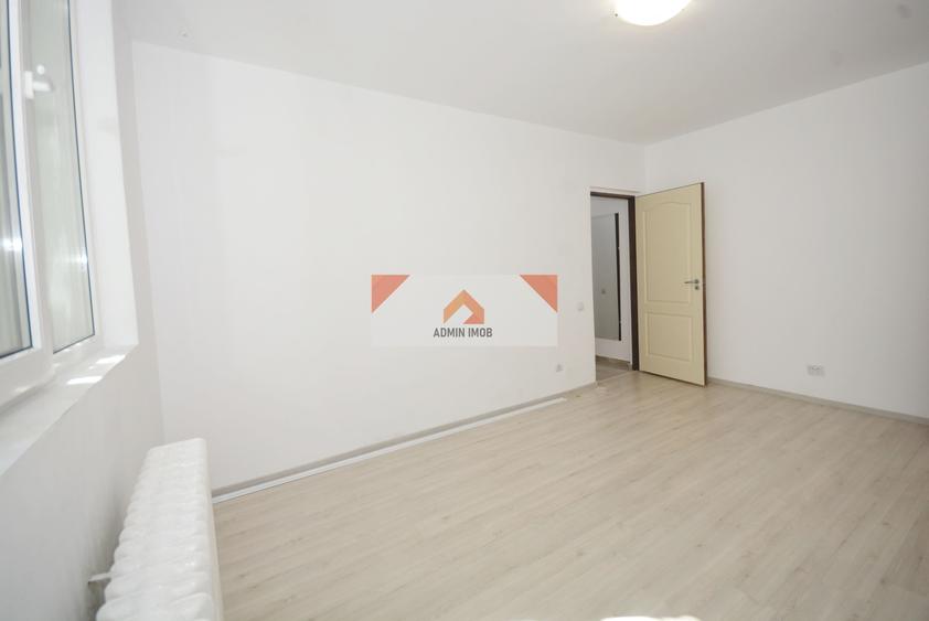 Apartament cu 3 camere semidecomandat în Drumul Taberei
