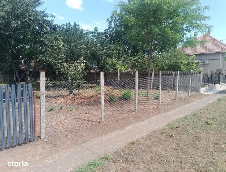 Casă cu 3 camere cu Teren 3500 Mp în Central
