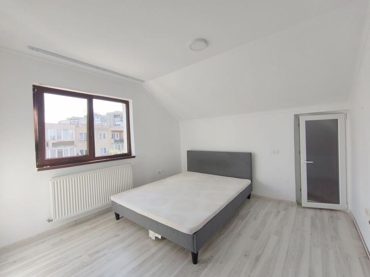 Apartament cu 4 camere decomandat în Central