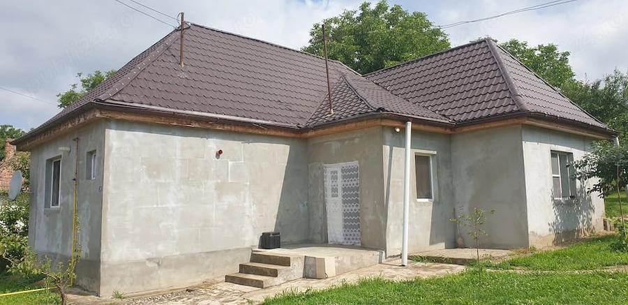 Casă cu Teren 4400 Mp în Sânger