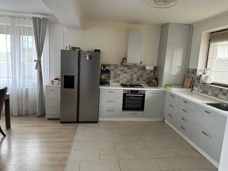 Duplex cu 3 camere cu Canalizare în Central