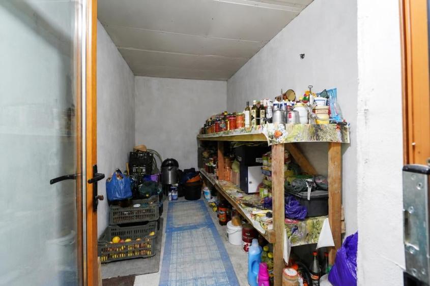 Casă cu 2 camere cu Teren 1421 Mp în Central