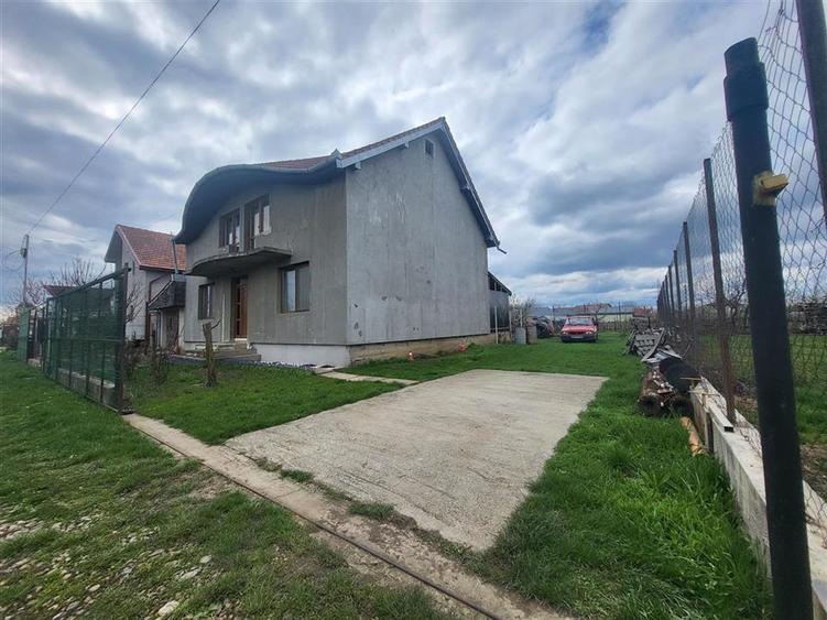 Casă cu 5 camere cu Teren 522 Mp în Sântandrei