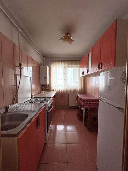 Apartament cu 3 camere decomandat în Micro 6