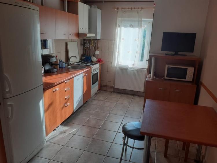 Apartament cu 3 camere decomandat, mobilat în Zorilor