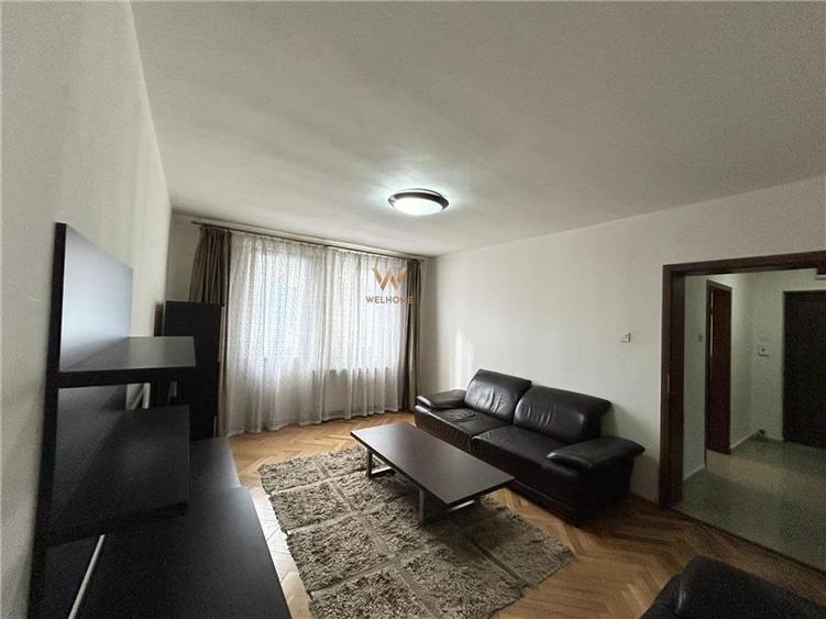 Apartament cu 3 camere decomandat în Central