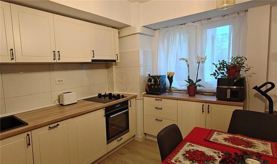 Apartament cu 4 camere decomandat, mobilat în Lujerului