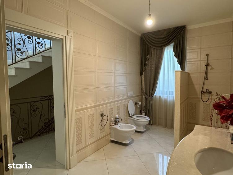 Casă cu Teren 3000 Mp în Central