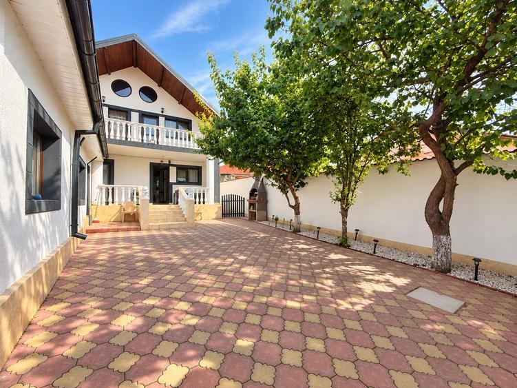 Casă individuală cu 7 camere cu Canalizare în Pantelimon