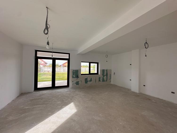 Duplex cu 5 camere cu Canalizare în Moșnița Nouă
