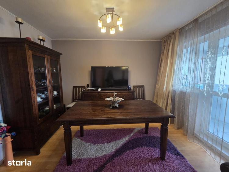 Apartament cu 3 camere decomandat în Central