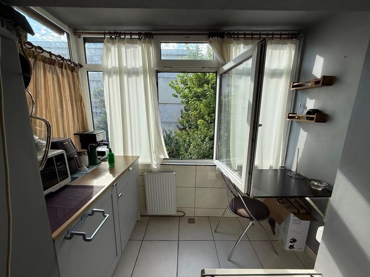 Apartament cu 3 camere decomandat, mobilat în Apusului